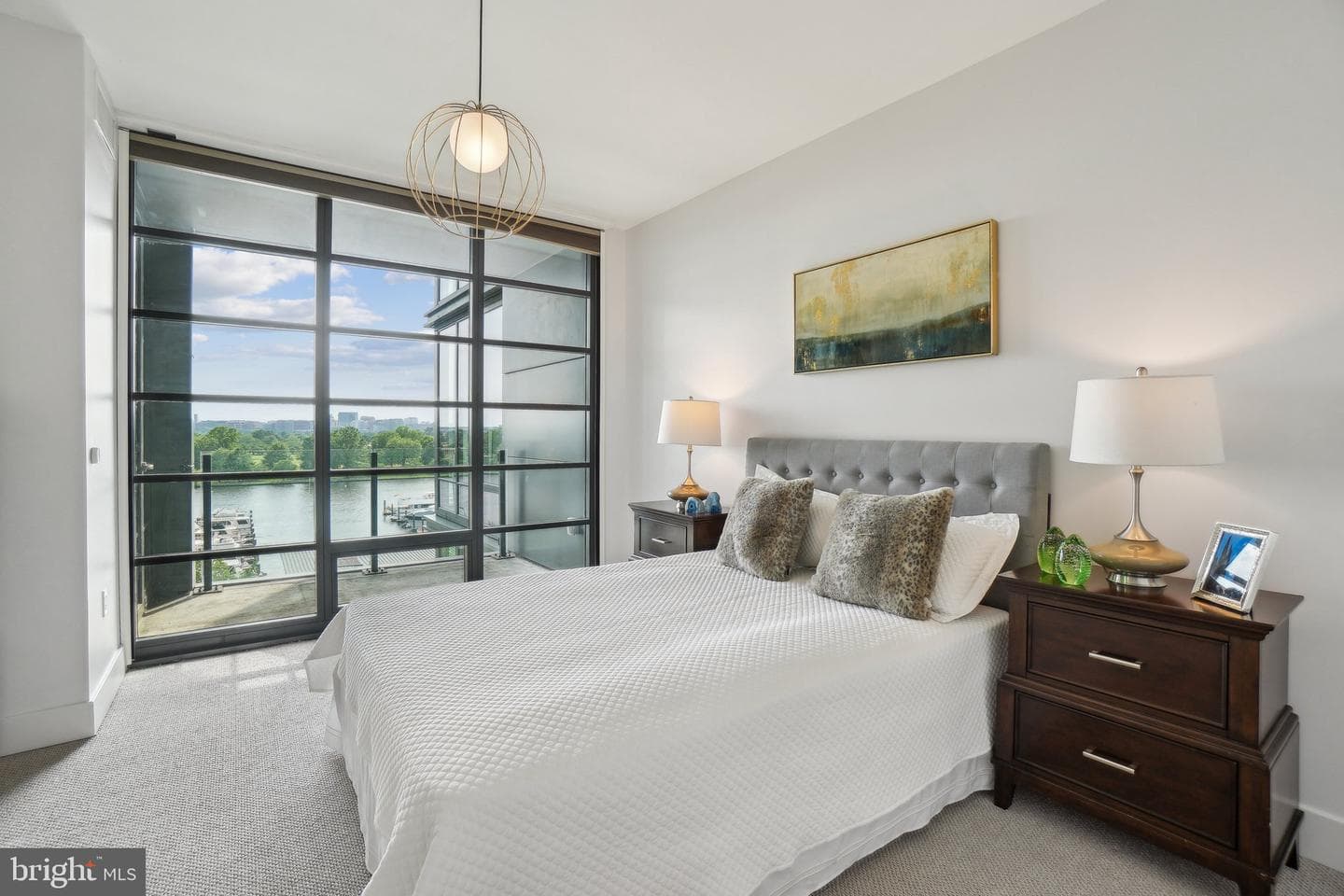 45 Sutton Square SW #602 photo 4