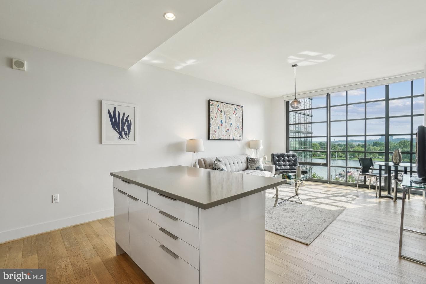 45 Sutton Square SW #602 photo 9