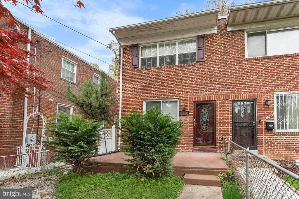 1671 Fort Dupont Street SE photo 3
