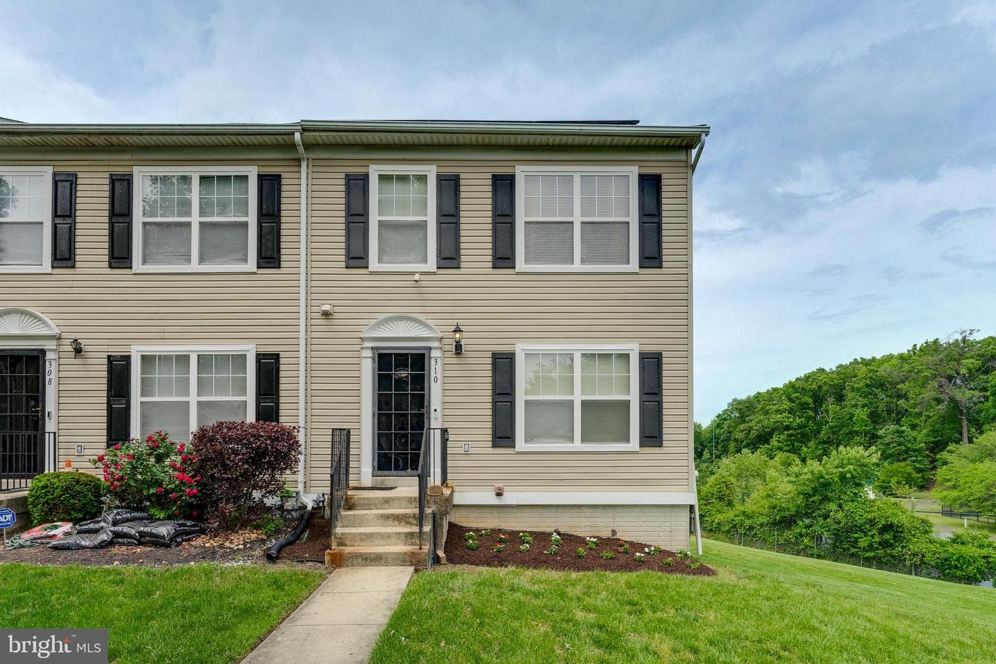 310 Cape Drive SE photo 1