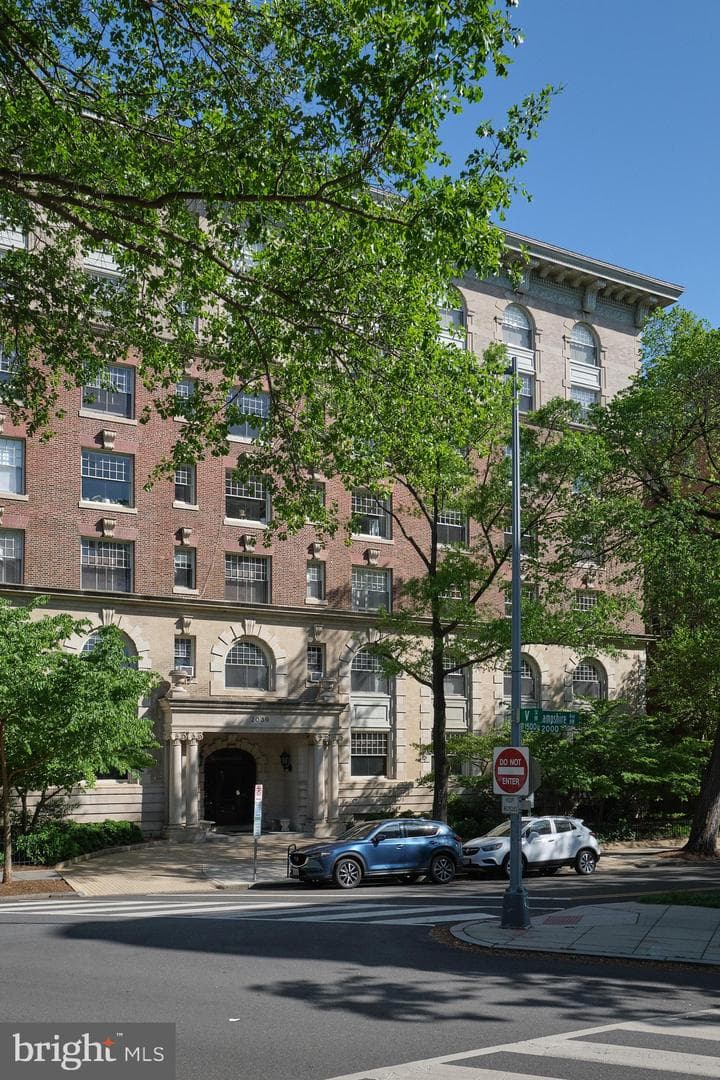 2039 New Hampshire Avenue NW #708 photo 2