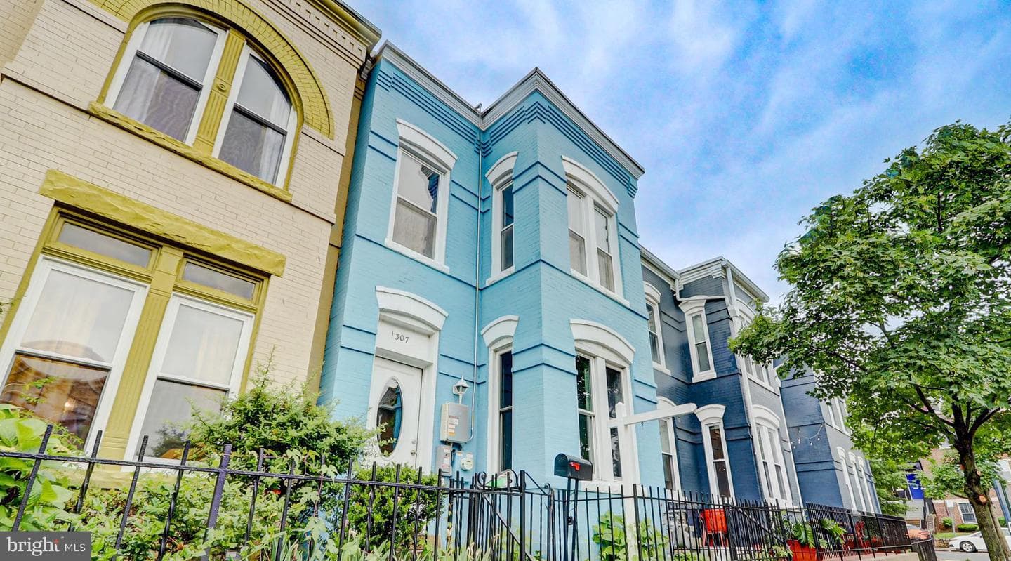 1307 Emerald Street NE photo 2