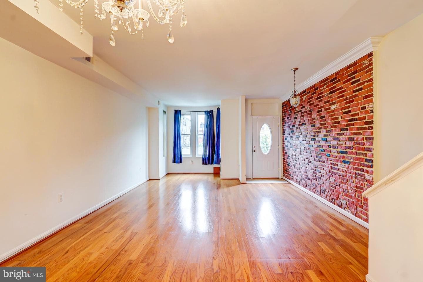 1307 Emerald Street NE photo 3
