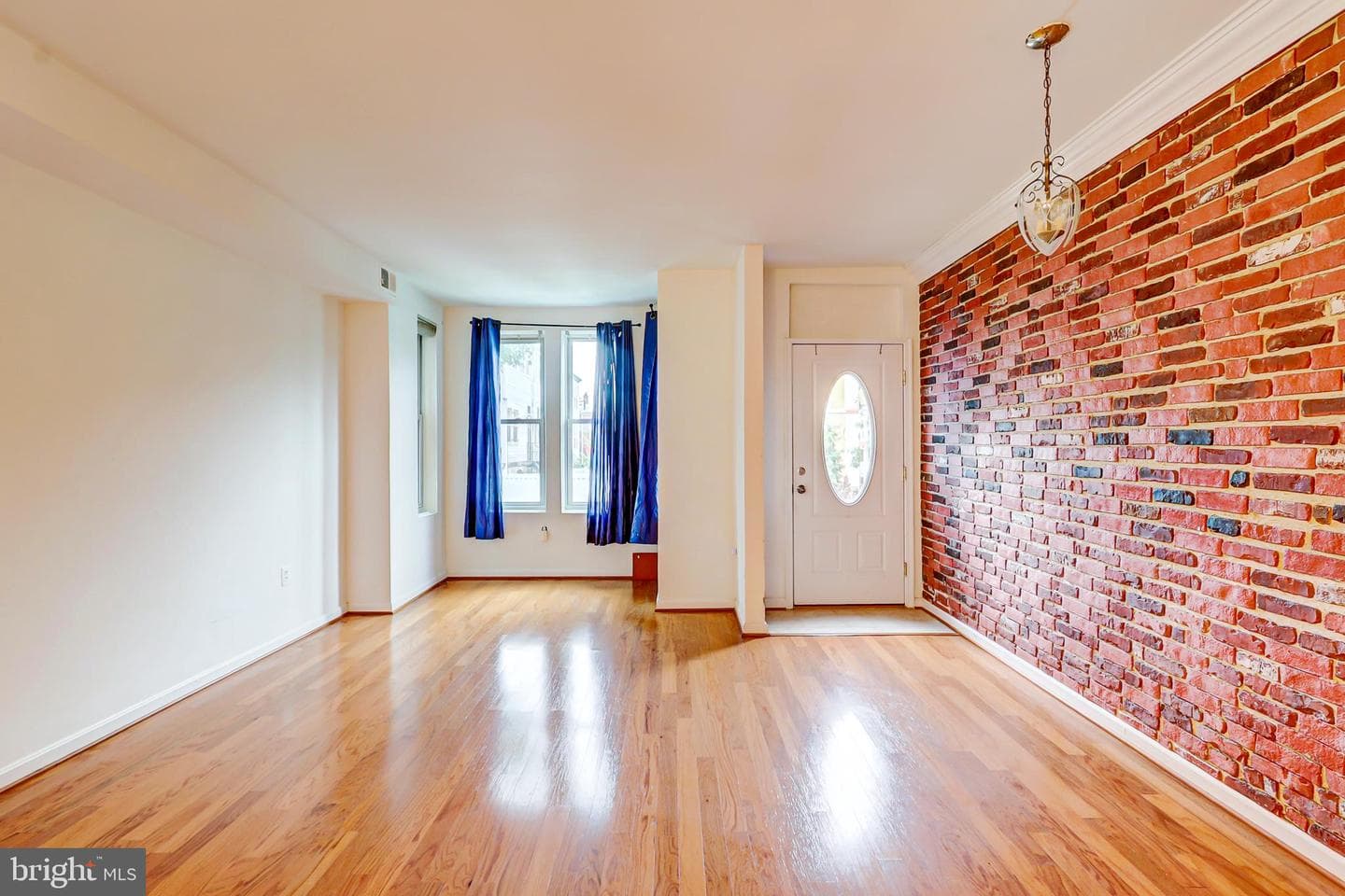 1307 Emerald Street NE photo 4
