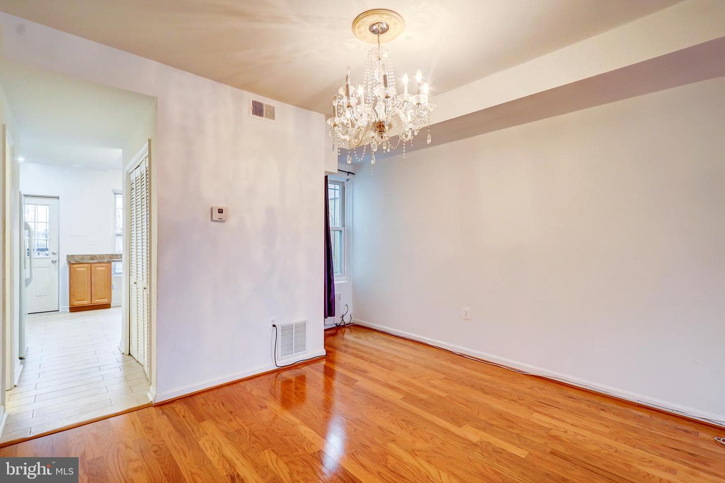 1307 Emerald Street NE photo 8