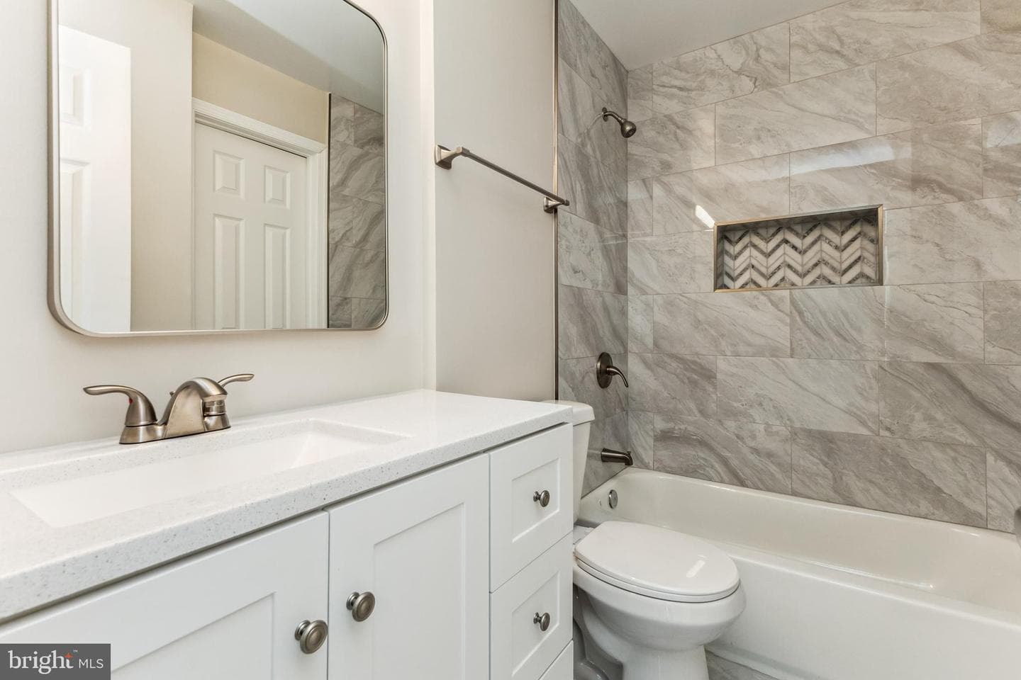 1344 Barnaby Terrace SE photo 12