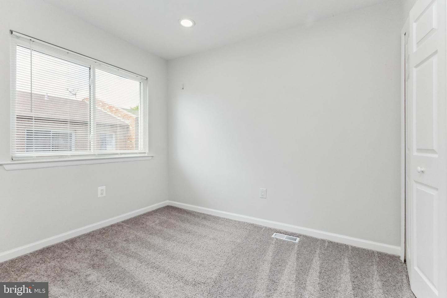 1344 Barnaby Terrace SE photo 14
