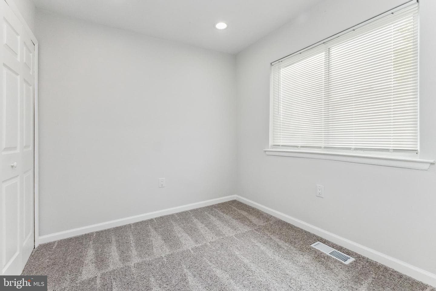 1344 Barnaby Terrace SE photo 15