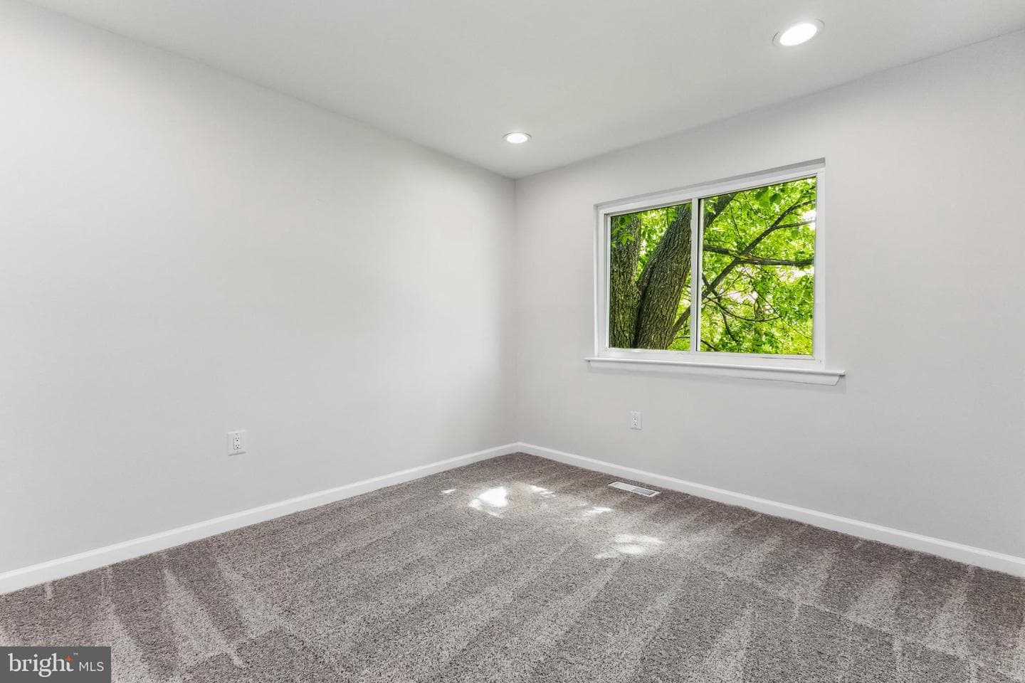 1344 Barnaby Terrace SE photo 16