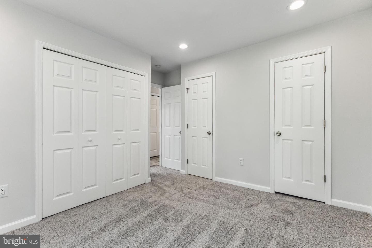 1344 Barnaby Terrace SE photo 18