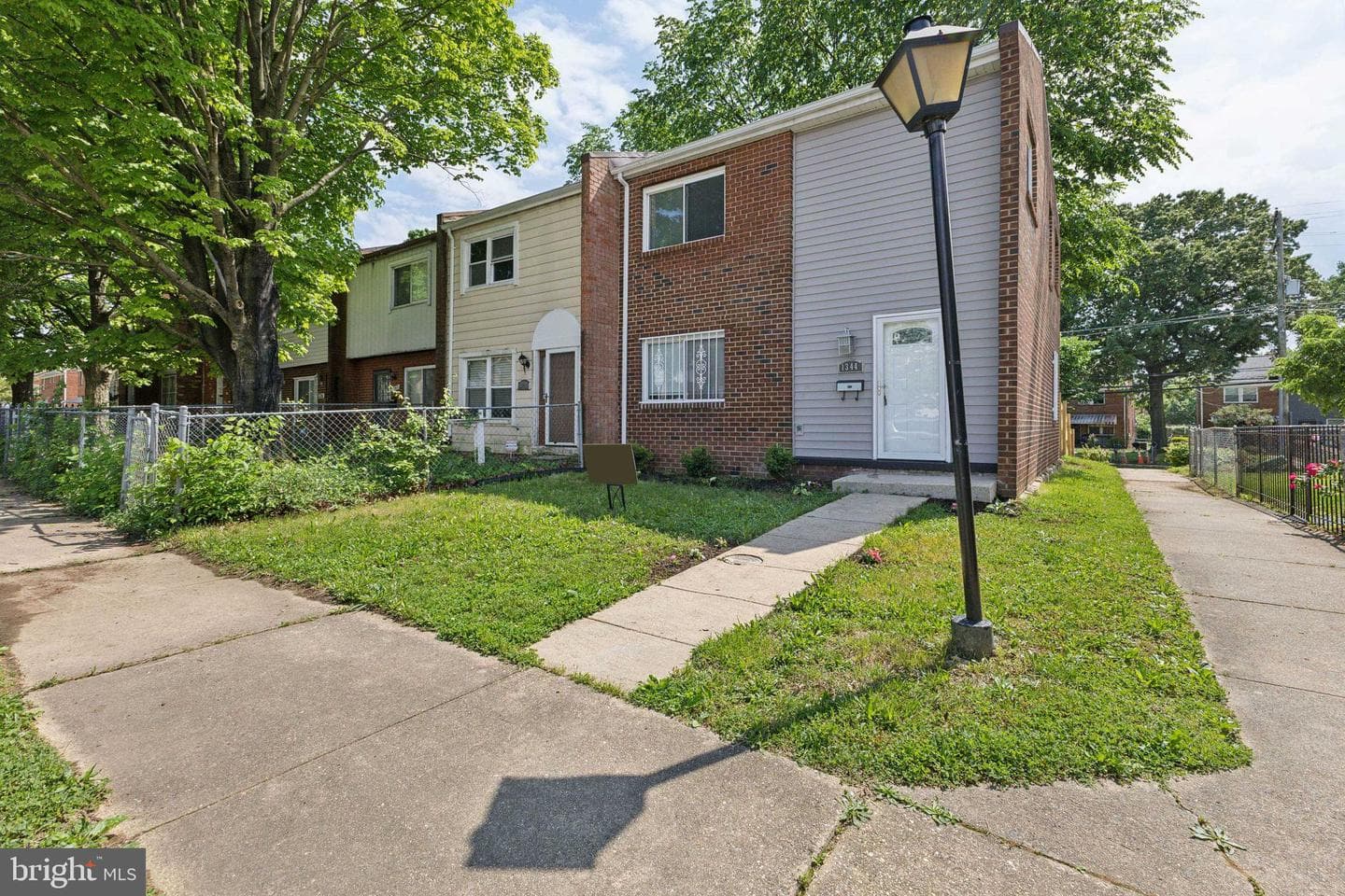 1344 Barnaby Terrace SE photo 2