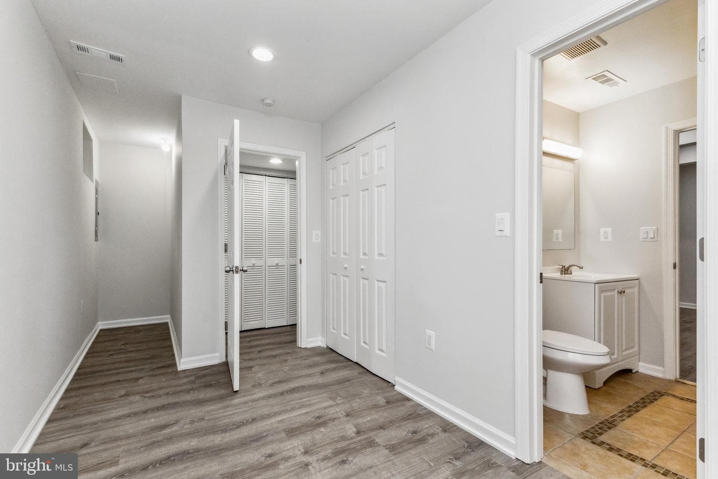 1344 Barnaby Terrace SE photo 23