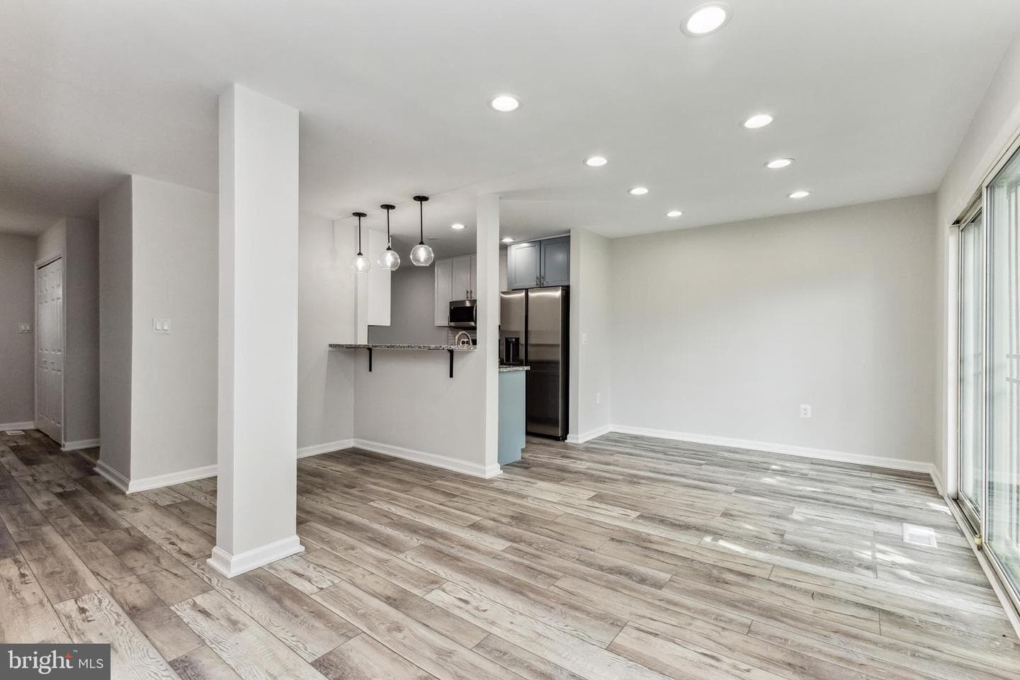 1344 Barnaby Terrace SE photo 4