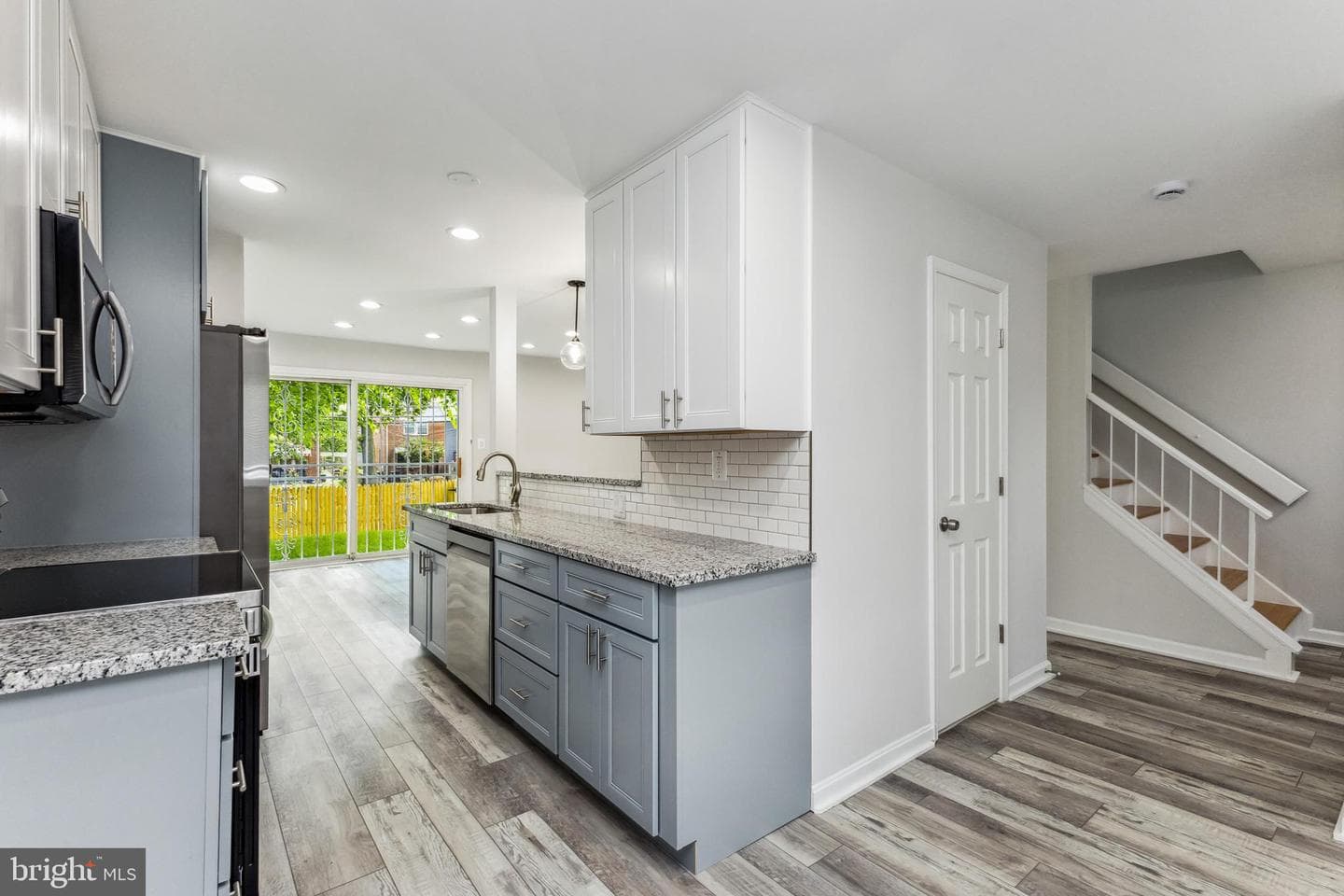 1344 Barnaby Terrace SE photo 8