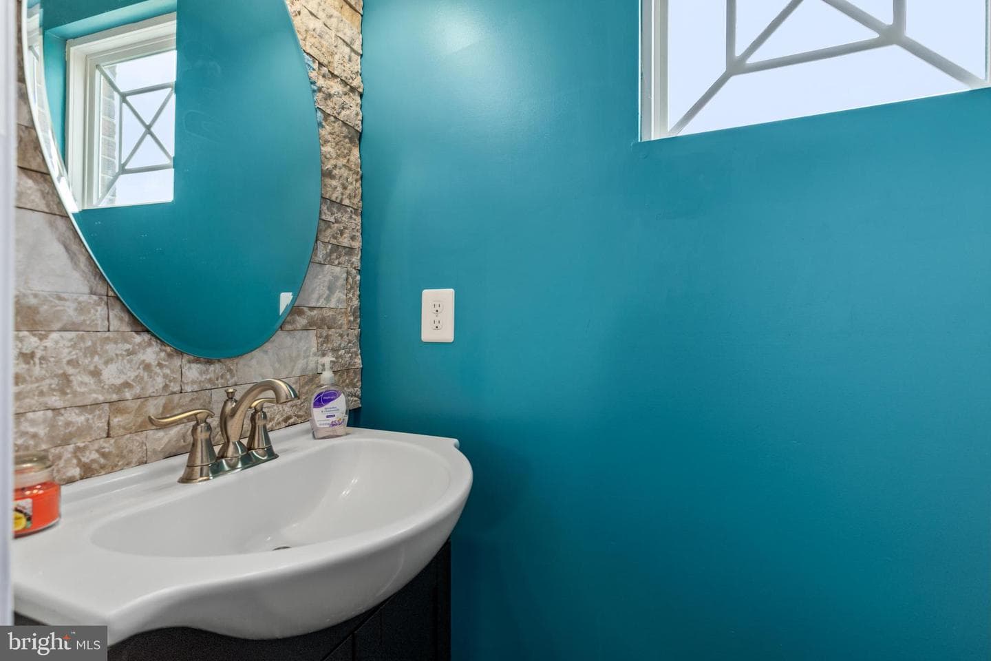 2518 Baldwin Crescent NE photo 9