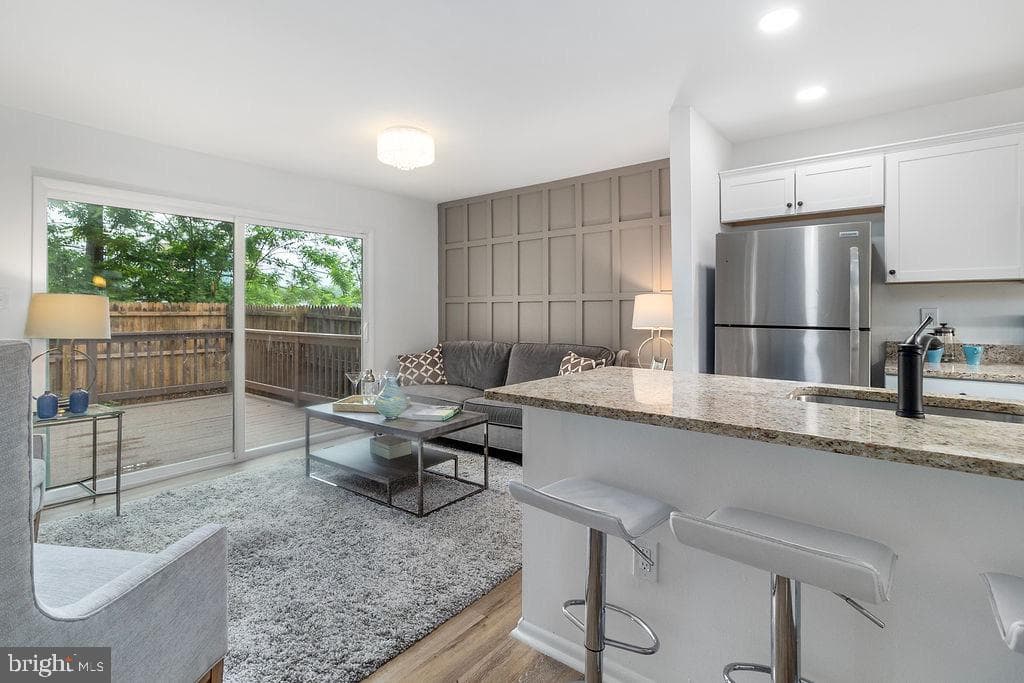 1214 Barnaby Terrace SE photo 10