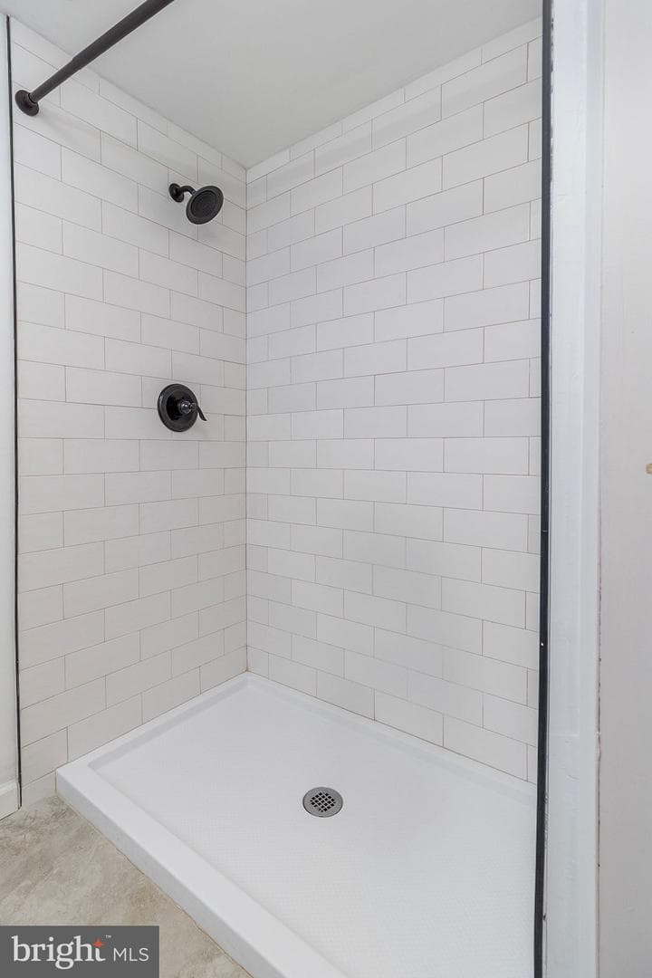 1214 Barnaby Terrace SE photo 28