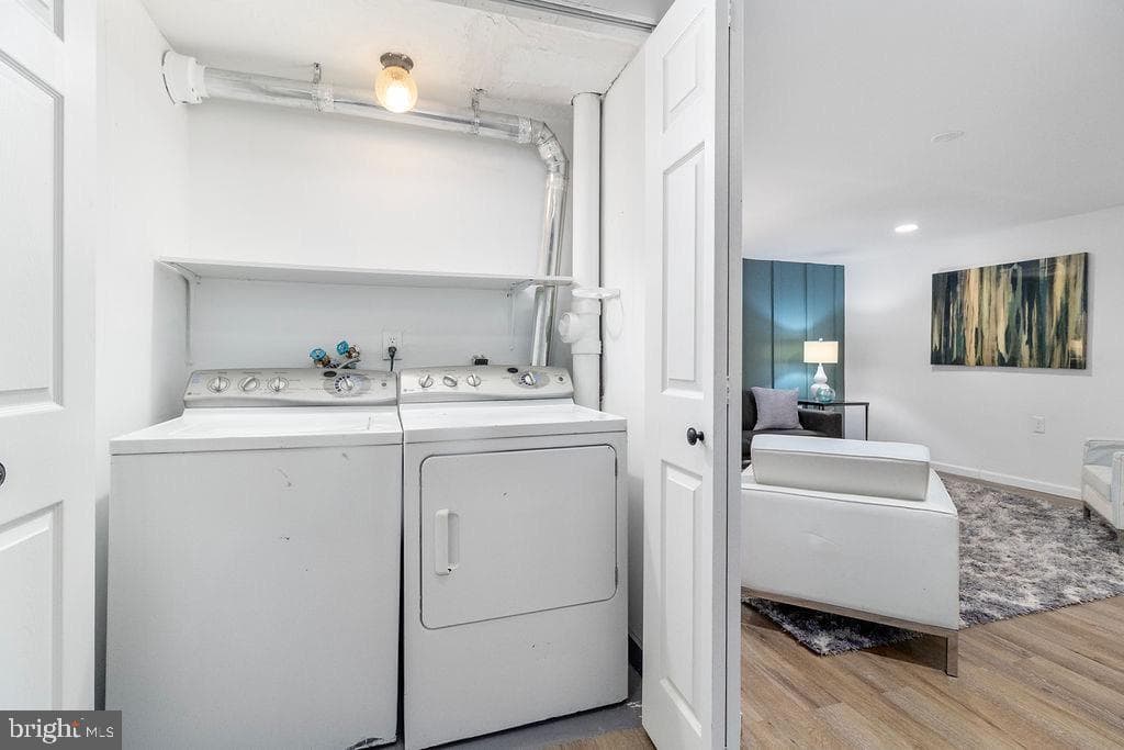 1214 Barnaby Terrace SE photo 31