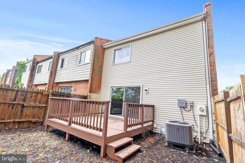 1214 Barnaby Terrace SE photo 32