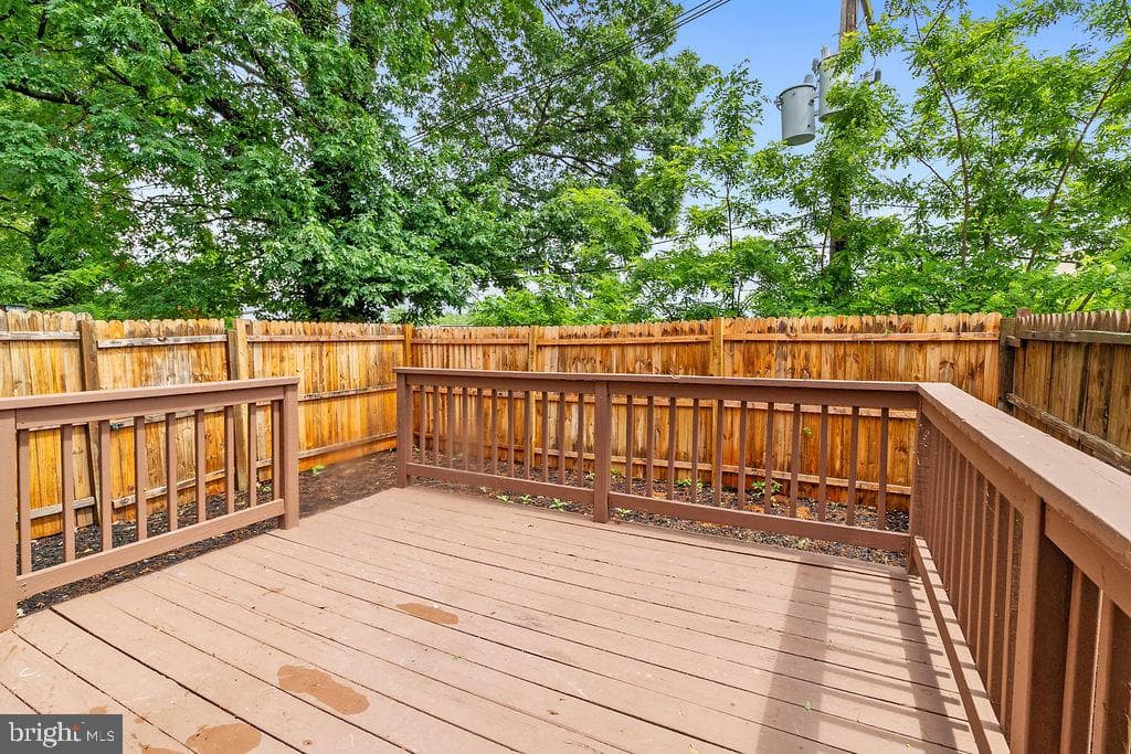 1214 Barnaby Terrace SE photo 33