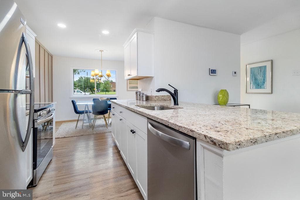 1214 Barnaby Terrace SE photo 8