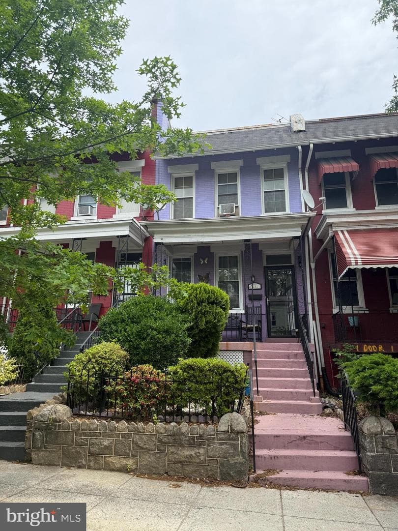 1121 8th Street NE, Washington