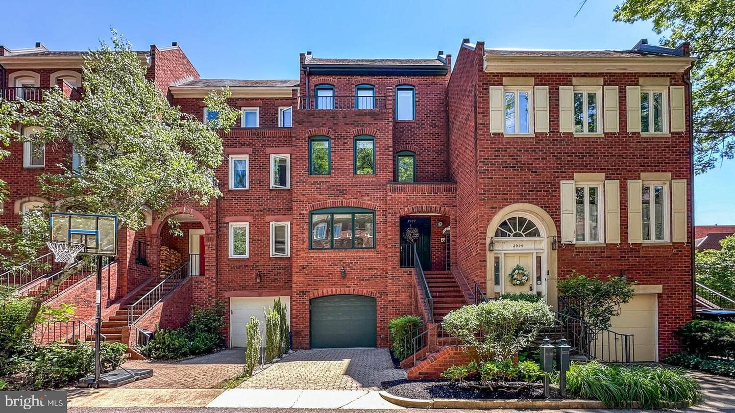3927 Georgetown Court NW photo 1