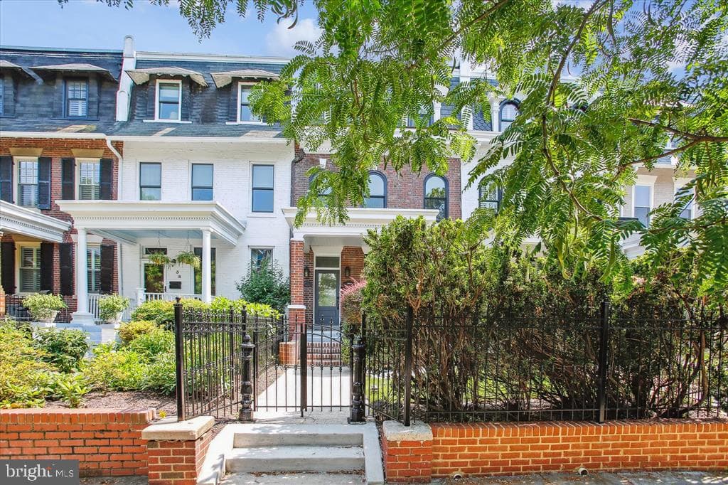 40 Bryant Street NW photo 2