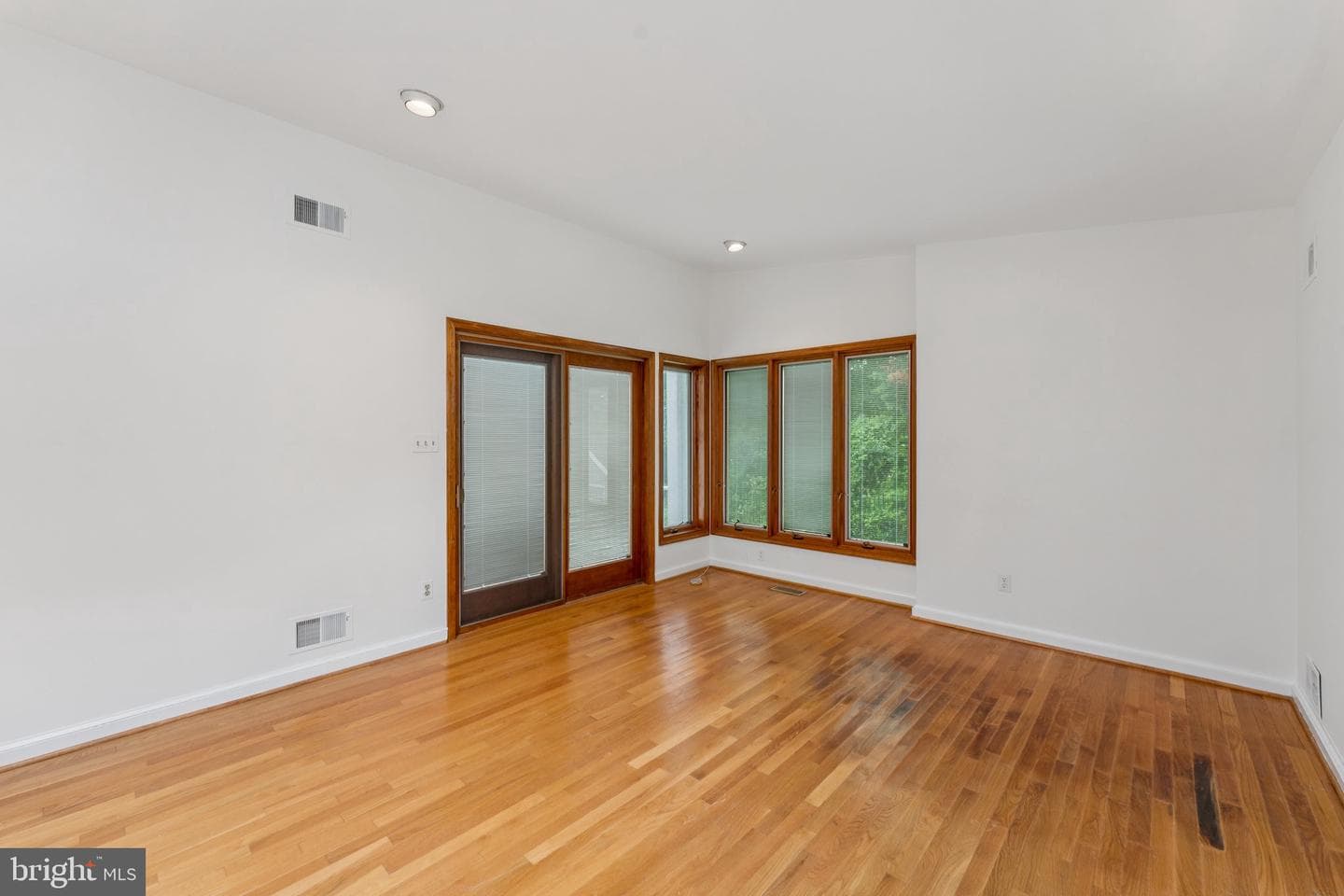 7052 31st Street NW photo 32