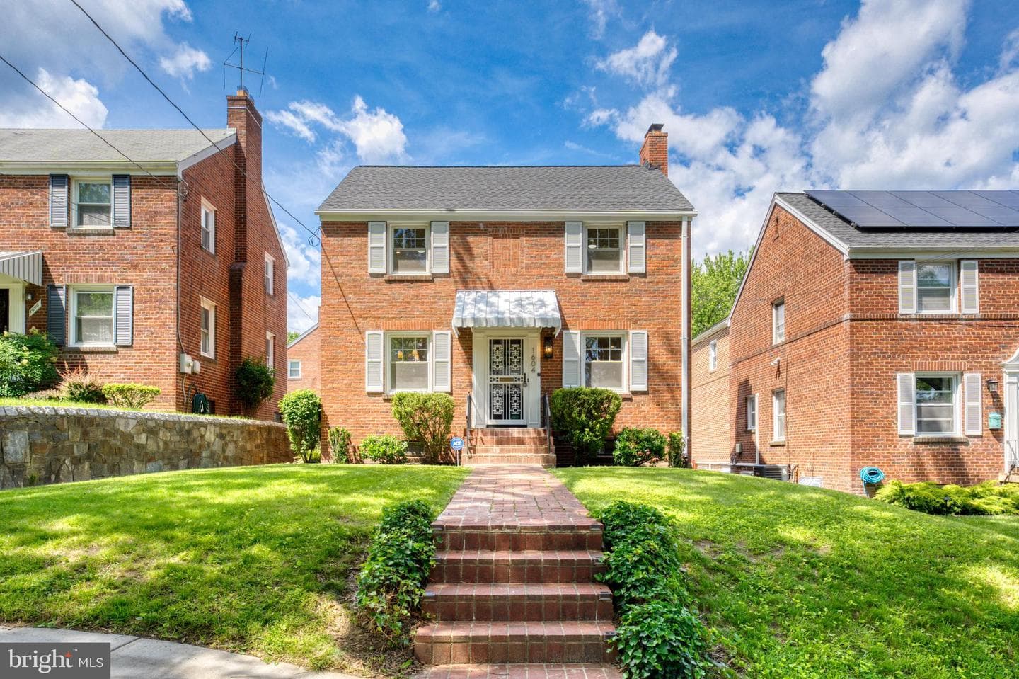 1604 Crittenden Street NE photo 1