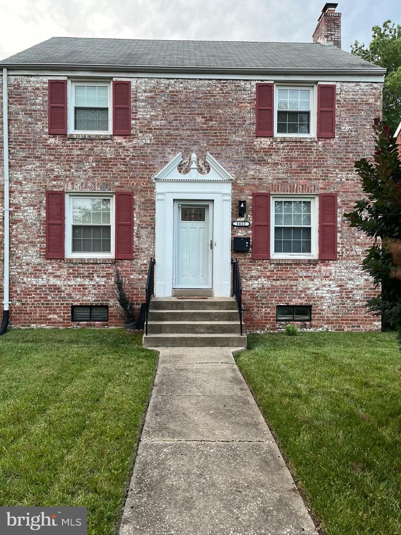 1612 Buchanan Street NE photo 1