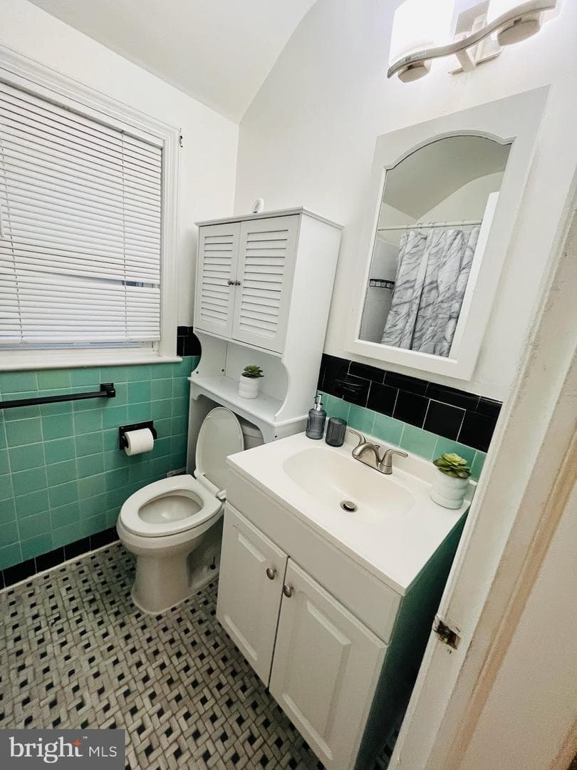 1612 Buchanan Street NE photo 12