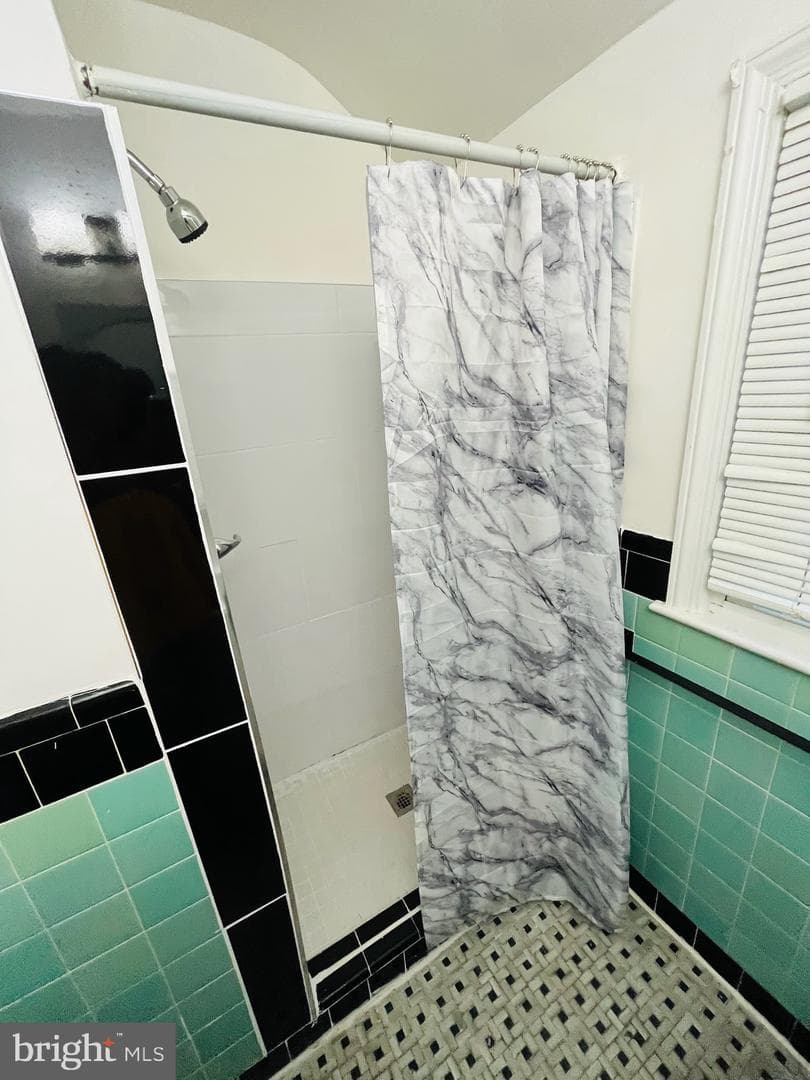 1612 Buchanan Street NE photo 13