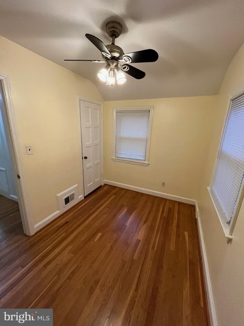 1612 Buchanan Street NE photo 15