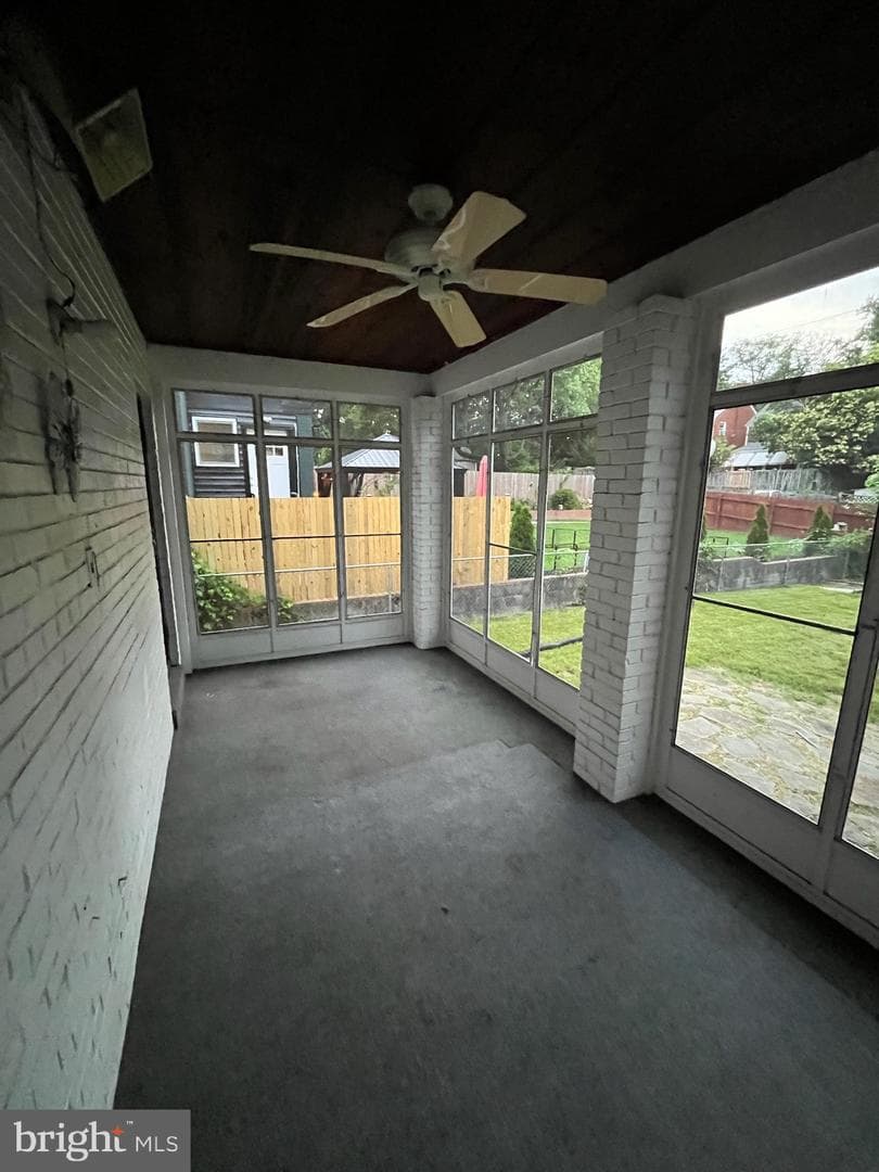 1612 Buchanan Street NE photo 19