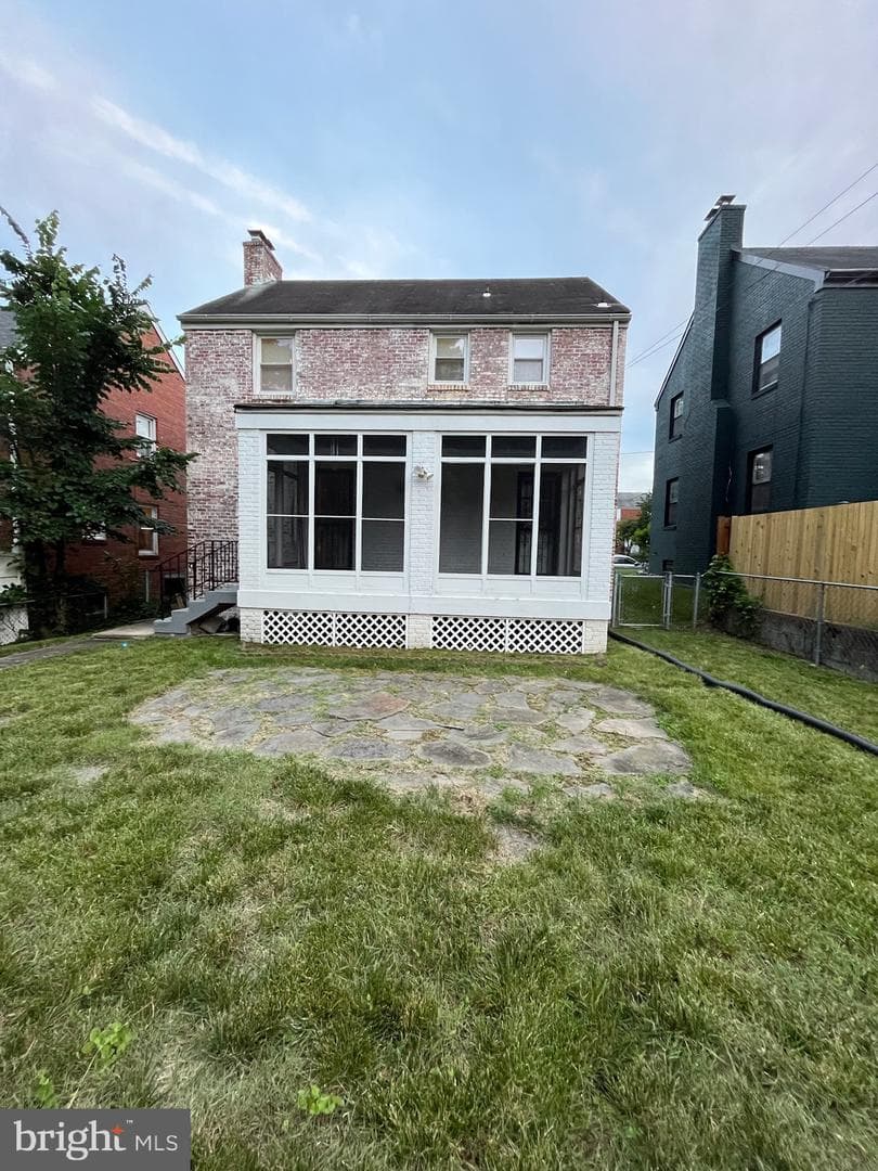 1612 Buchanan Street NE photo 22