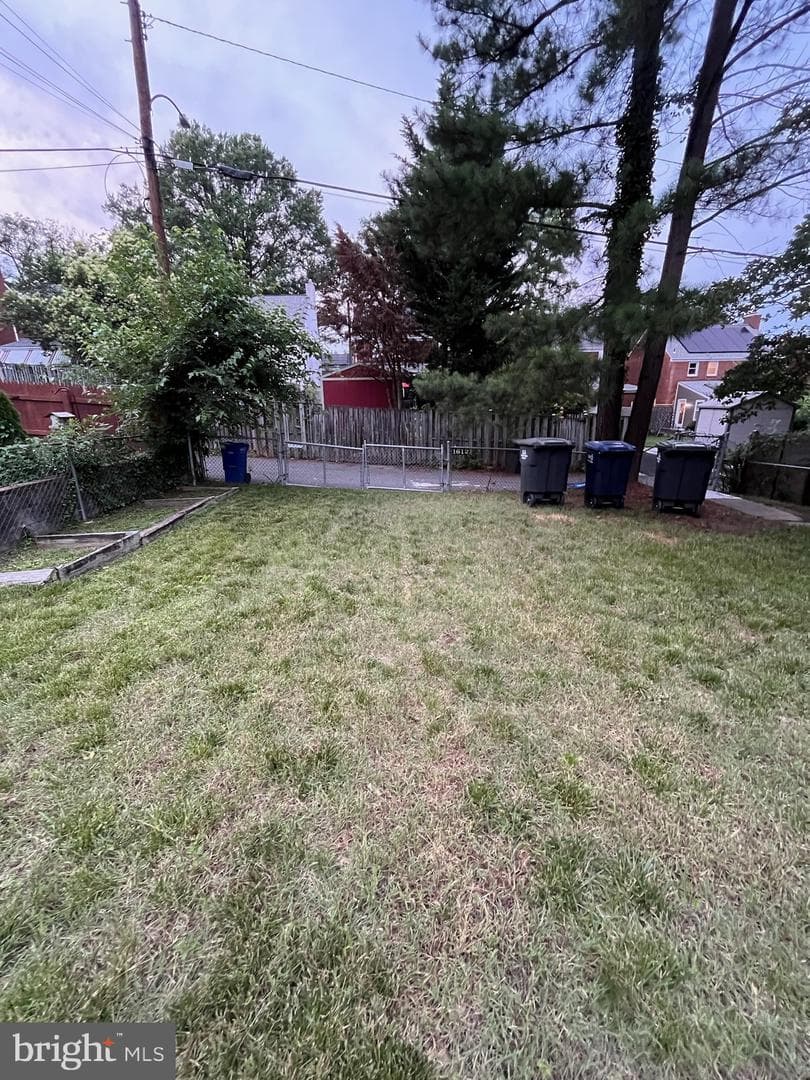 1612 Buchanan Street NE photo 23