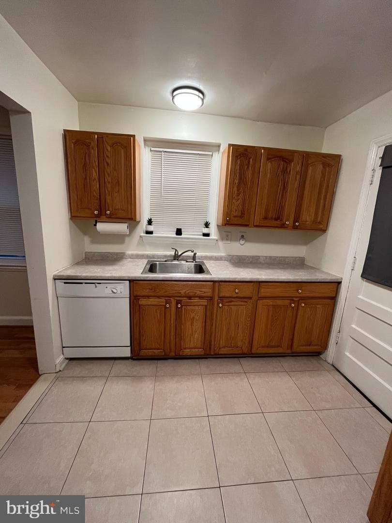 1612 Buchanan Street NE photo 3