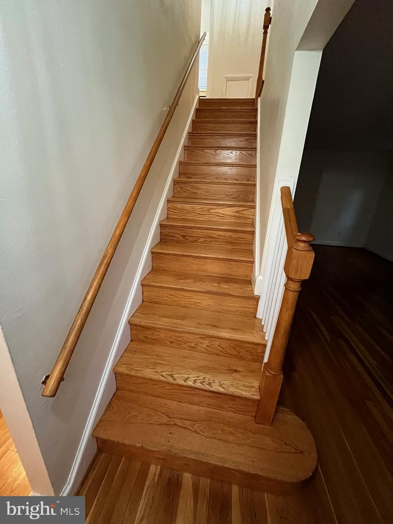 1612 Buchanan Street NE photo 8