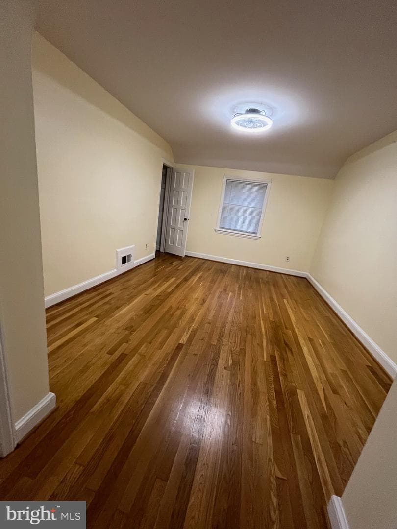 1612 Buchanan Street NE photo 9