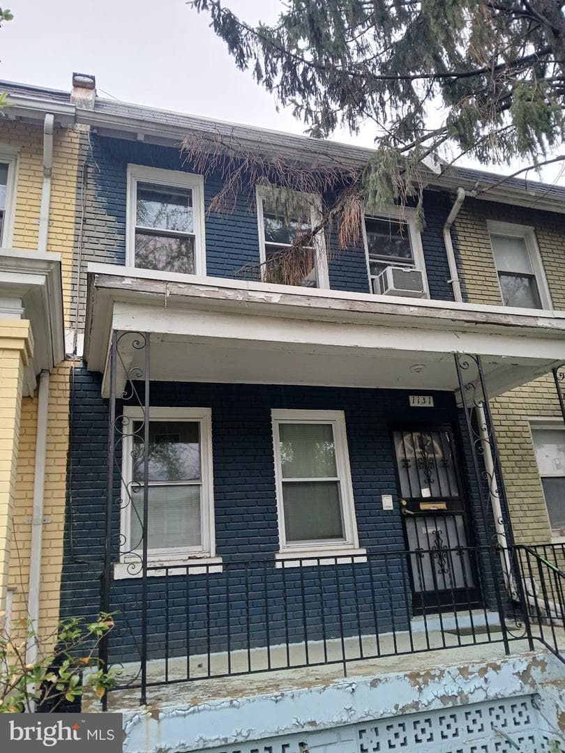 1131 Abbey Place NE