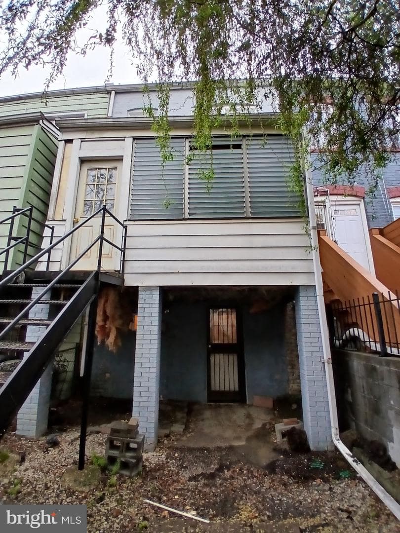1131 Abbey Place NE photo 3