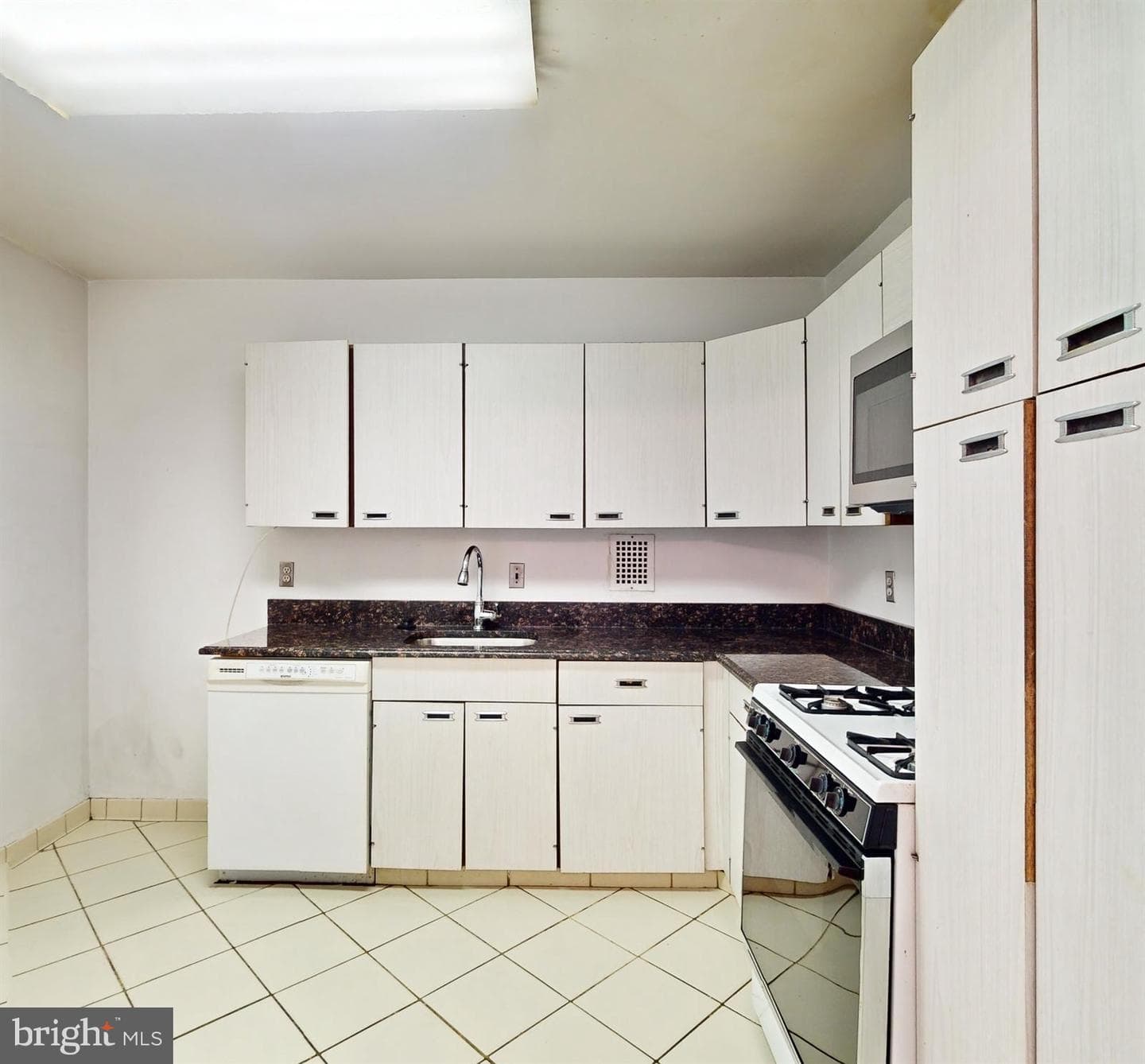 3001 Veazey Terrace NW #709 photo 4