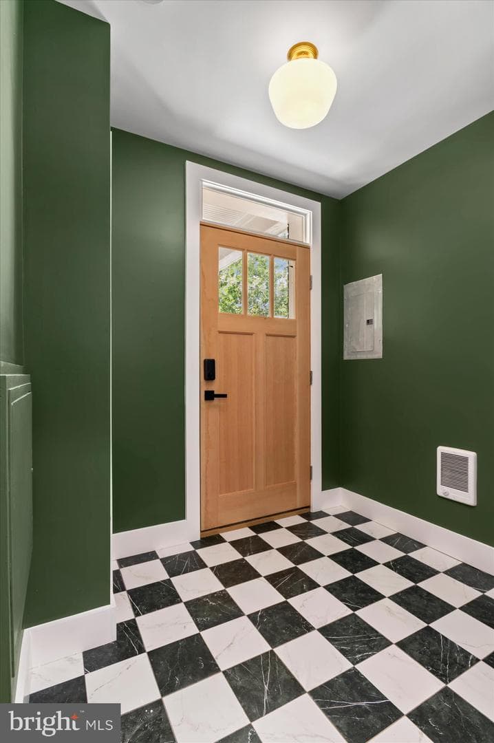 318 Webster Street NW #b photo 2