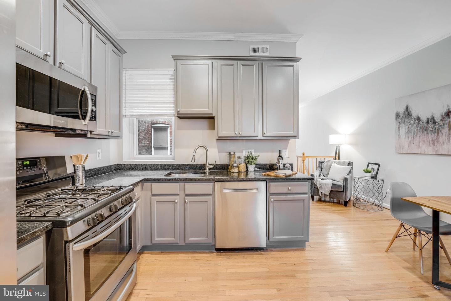 27 Todd Place NE photo 13