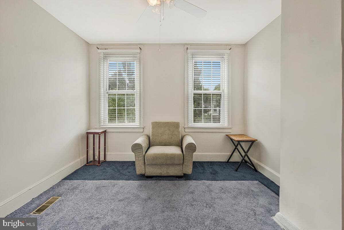 1374 C Street NE photo 10