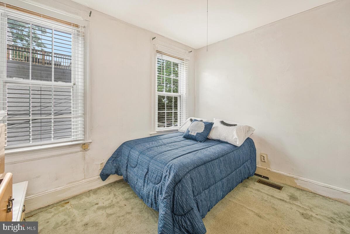 1374 C Street NE photo 12