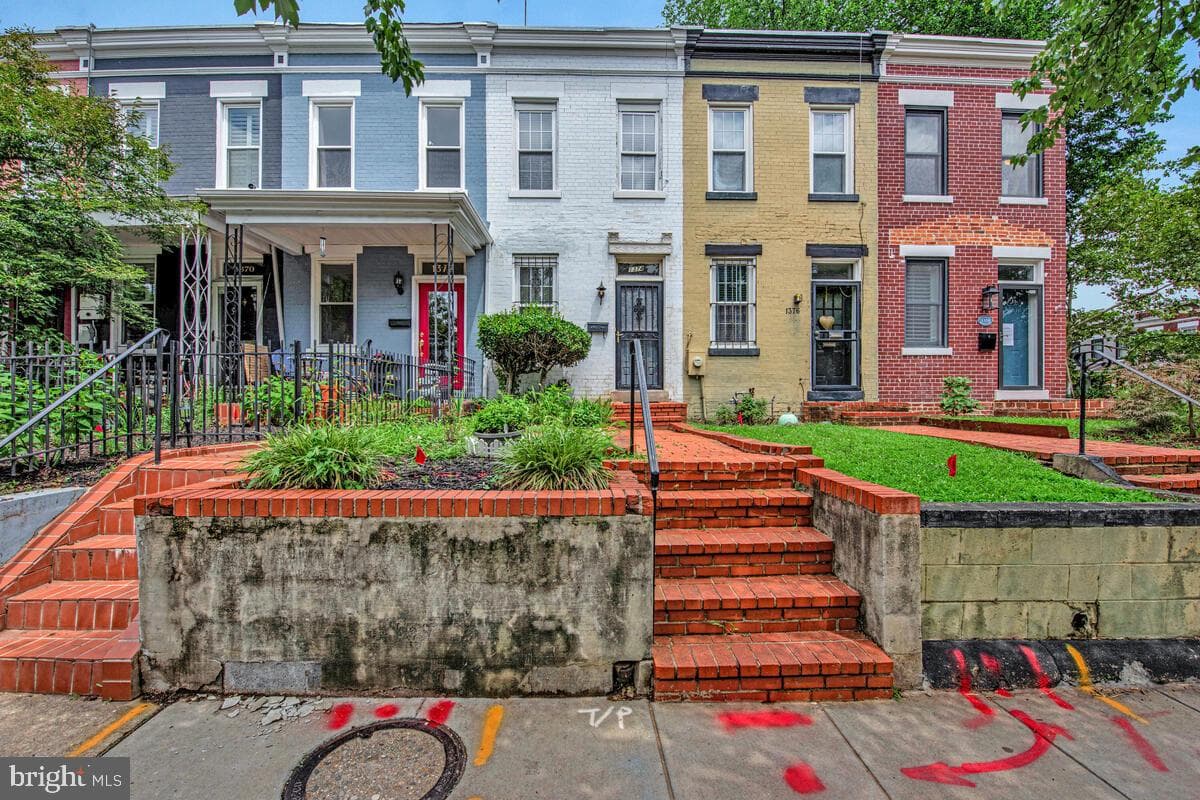 1374 C Street NE photo 2