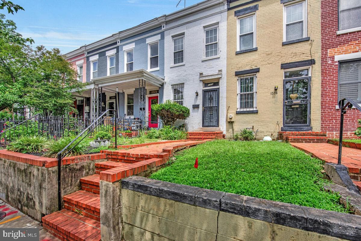 1374 C Street NE photo 4