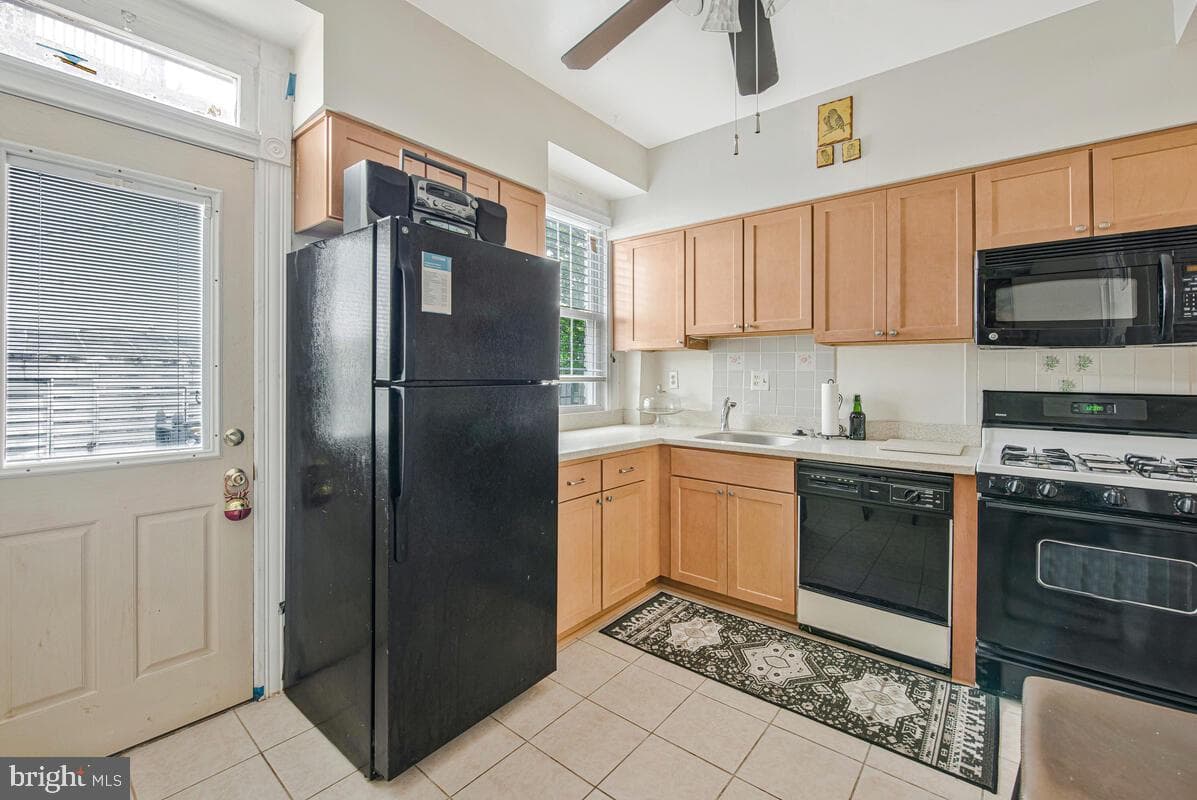 1374 C Street NE photo 9